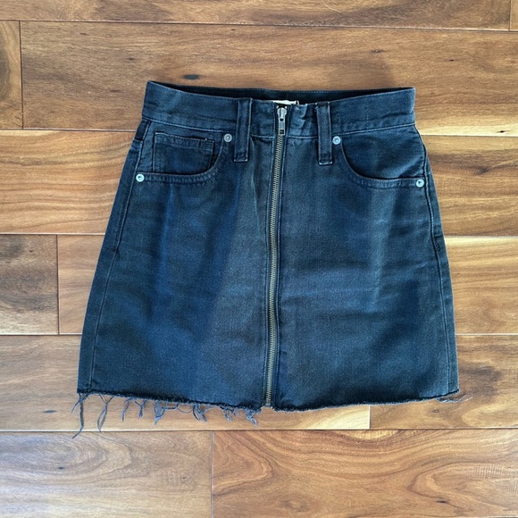 Madewell Black Rigid Denim A-Line Zipper Mini Skirt size 00/23 - Picture 1 of 5